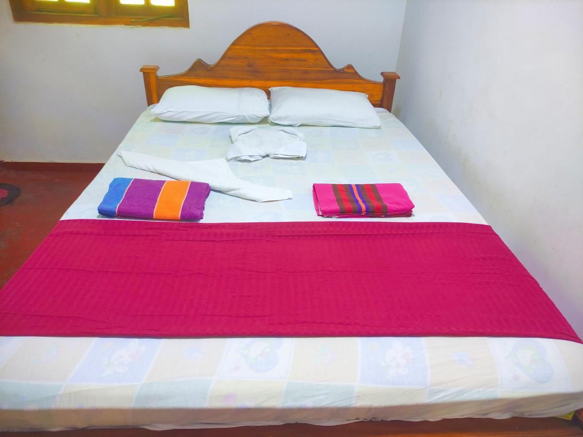 Deer Garden Guest Hotel Полонарува Екстериор снимка