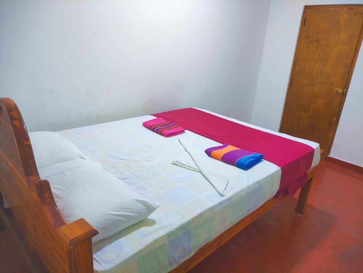 Deer Garden Guest Hotel Полонарува Екстериор снимка