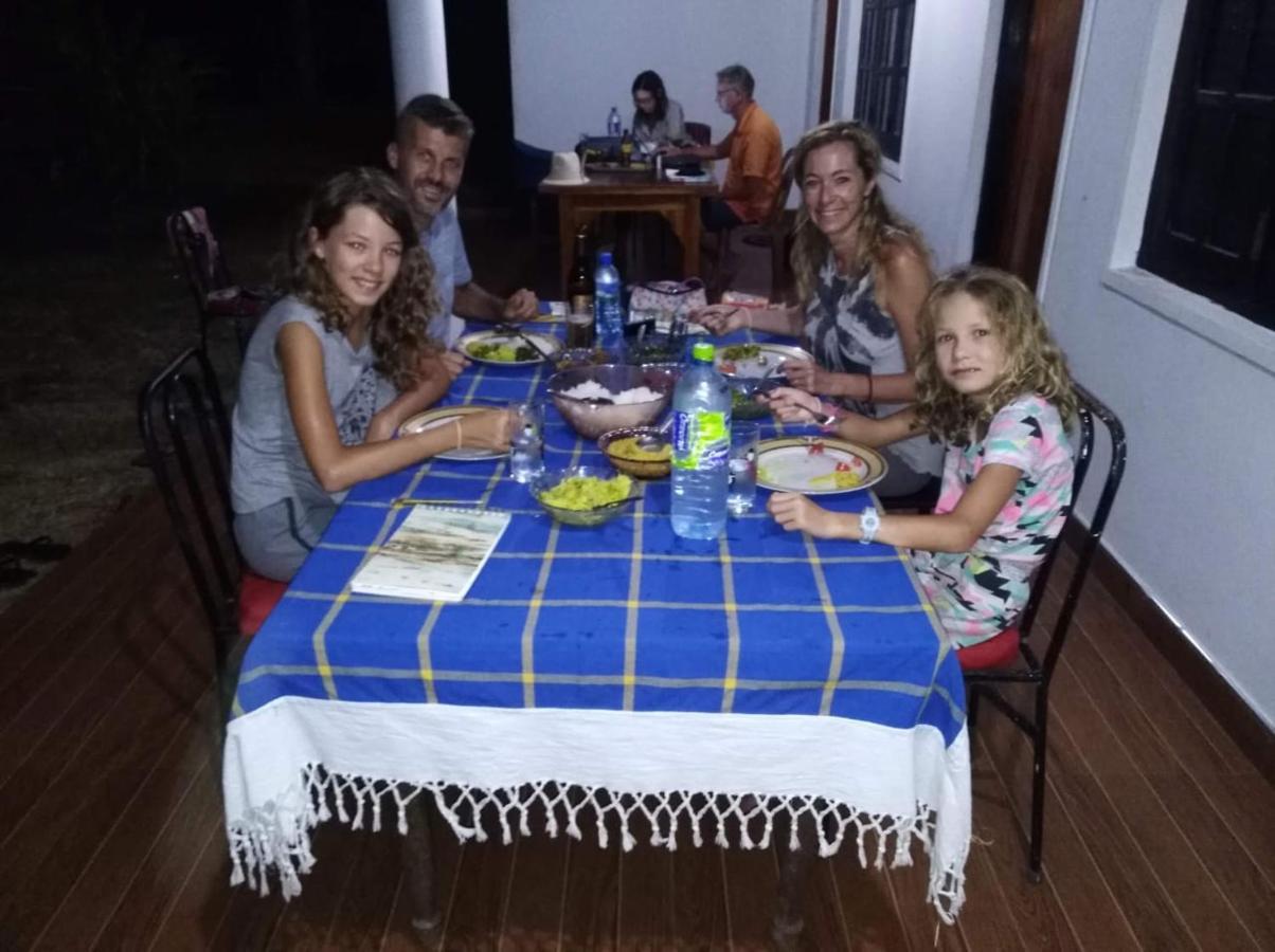 Deer Garden Guest Hotel Полонарува Екстериор снимка
