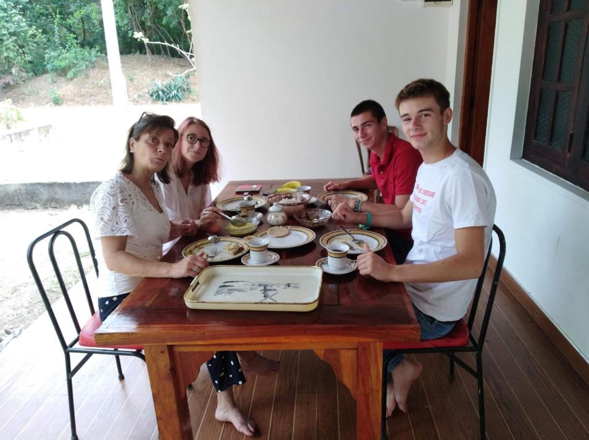 Deer Garden Guest Hotel Полонарува Екстериор снимка