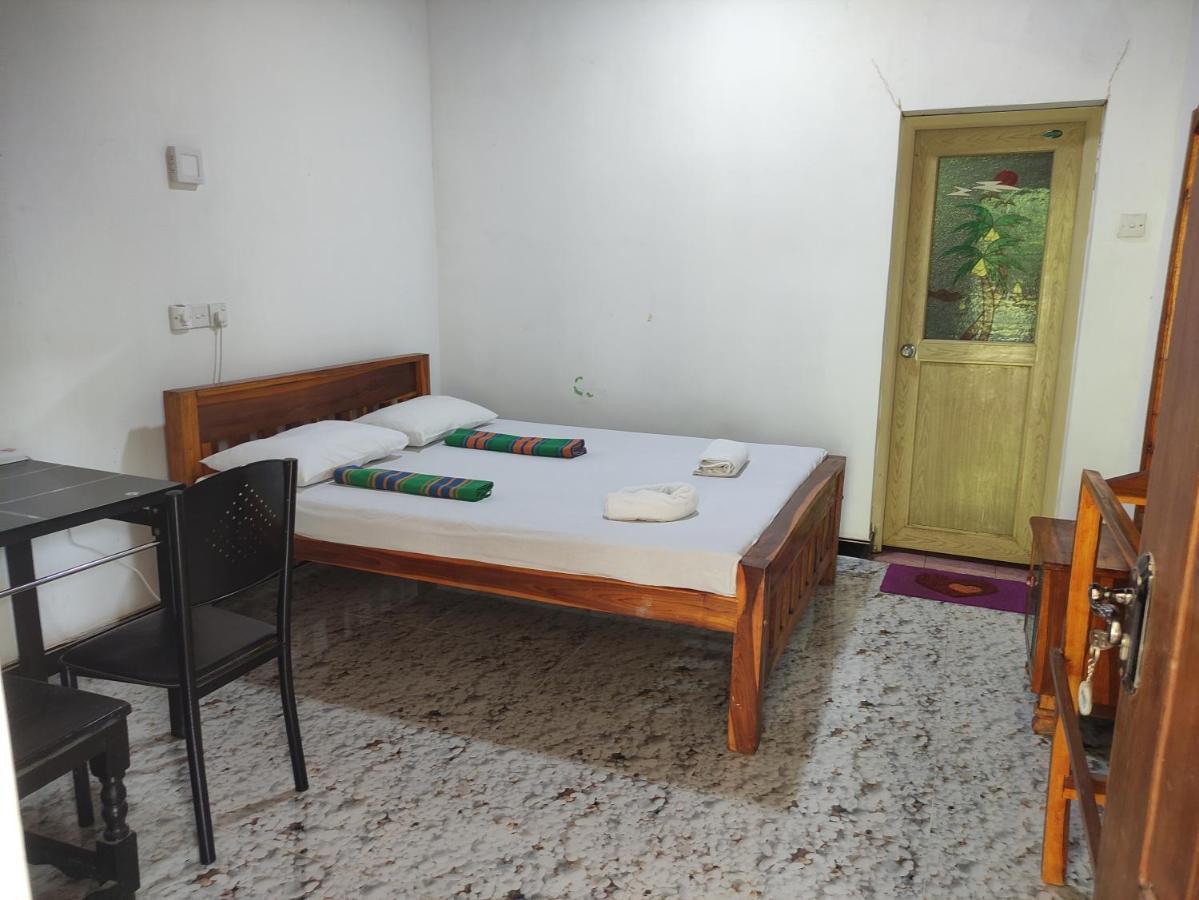 Deer Garden Guest Hotel Полонарува Екстериор снимка