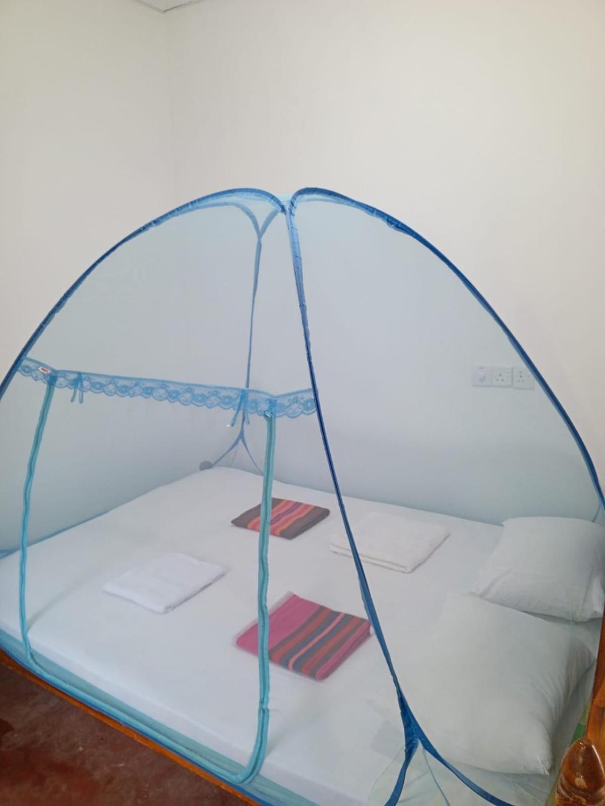 Deer Garden Guest Hotel Полонарува Екстериор снимка