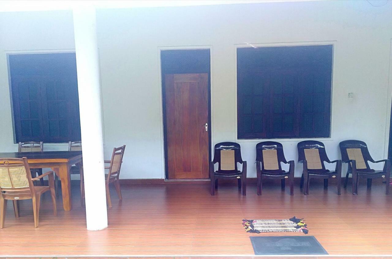 Deer Garden Guest Hotel Полонарува Екстериор снимка